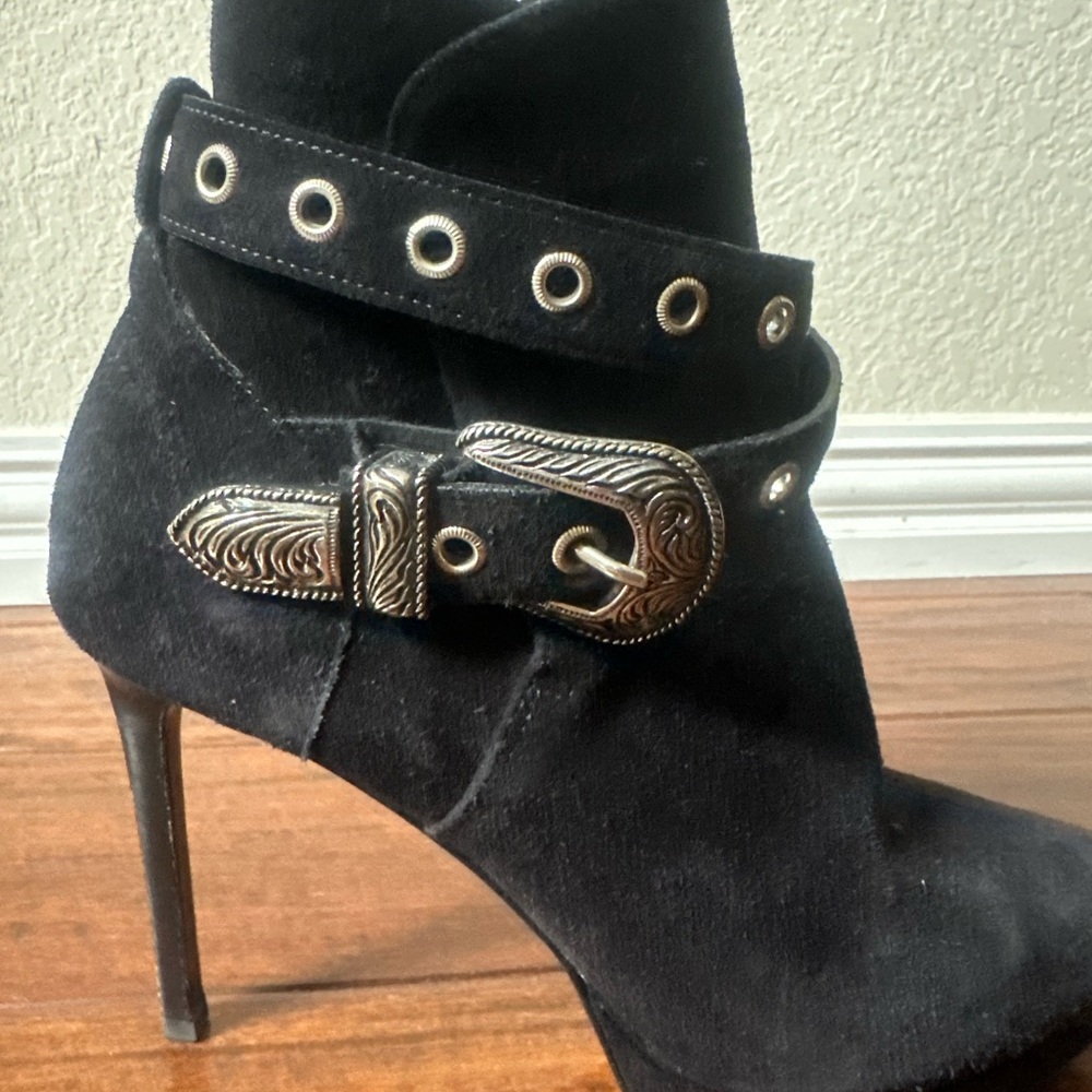 Saint Laurent Elegant Black Suede Ankle Boots